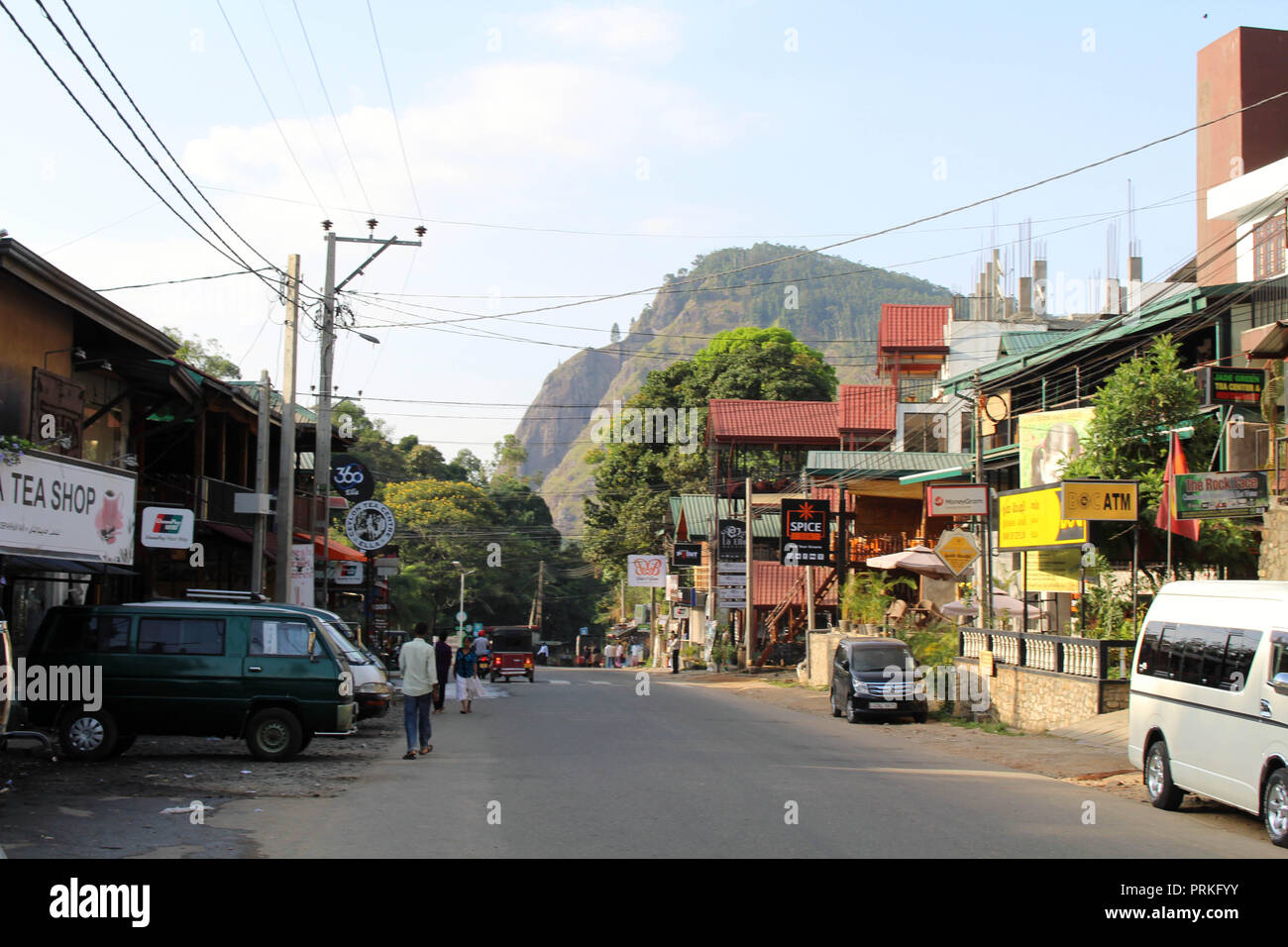 Übersetzung: Auf dem Weg Der kleine Adam's Peak in Ella zu wandern. In Sri Lanka, August 2018. Stockfoto