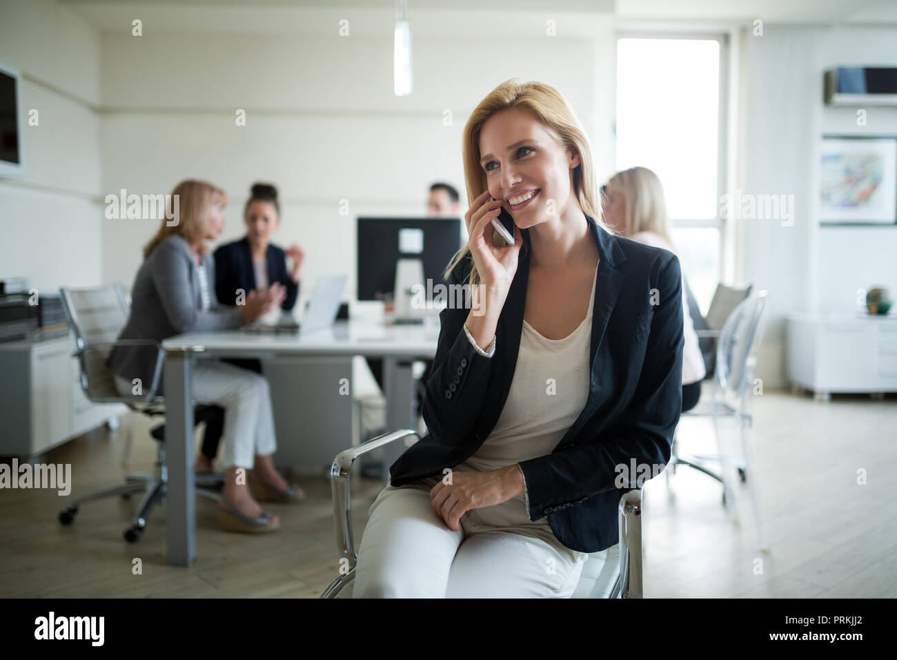 Geschäftsleute Konferenz in modernen Tagungsraum im Büro Stockfoto