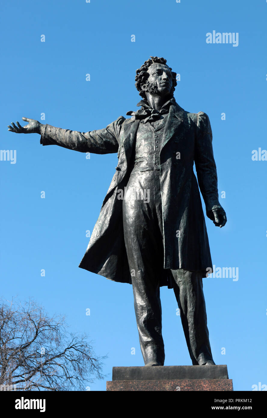 Eine Statue des russischen Dichters Alexander Puschkin, in St. Petersburg, Russland. Stockfoto