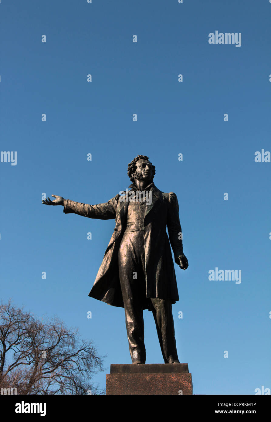 Eine Statue des russischen Dichters Alexander Puschkin, in St. Petersburg, Russland. Stockfoto