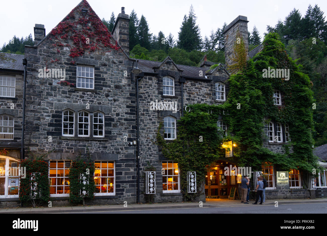 Die historischen und malerischen Royal Oak Hotel, Holyhead Road, Betws-Y-Coed, Gwynedd, Wales. Bild im September 2018 übernommen. Stockfoto