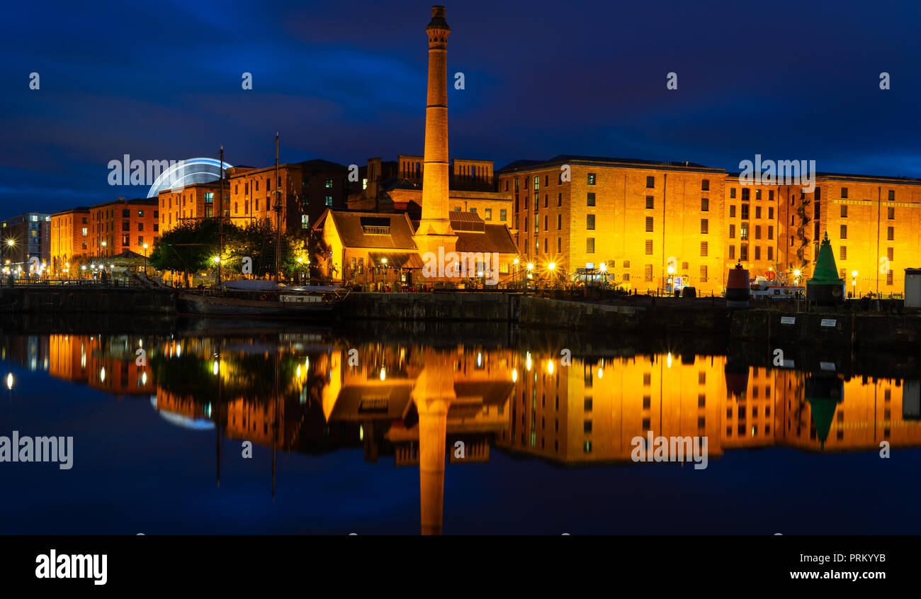 Albert Docks, in Canning Dock angesehen, mit dem Pumpenhaus, Liverpool. Bild im September 2018 übernommen. Stockfoto