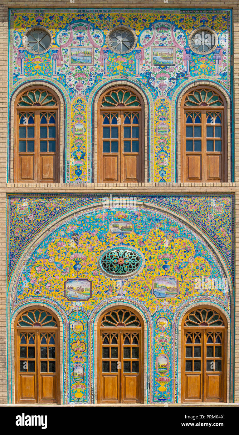 Wundervolle persische Motive in der Kunst und in den Fliesen Golestan Dynastie Komplex in Teheran Stockfoto