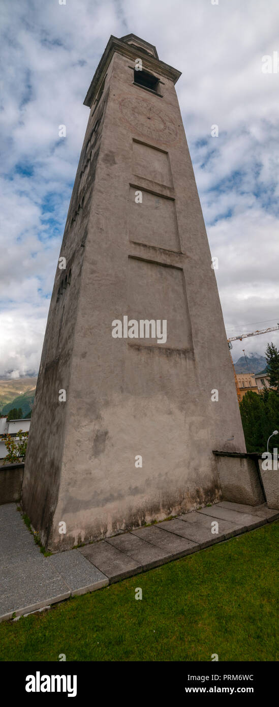 Schiefe Turm von der Mauritius Kirche, St. Moritz, Oberengadin, Engadin, Graubünden, Schweiz Stockfoto