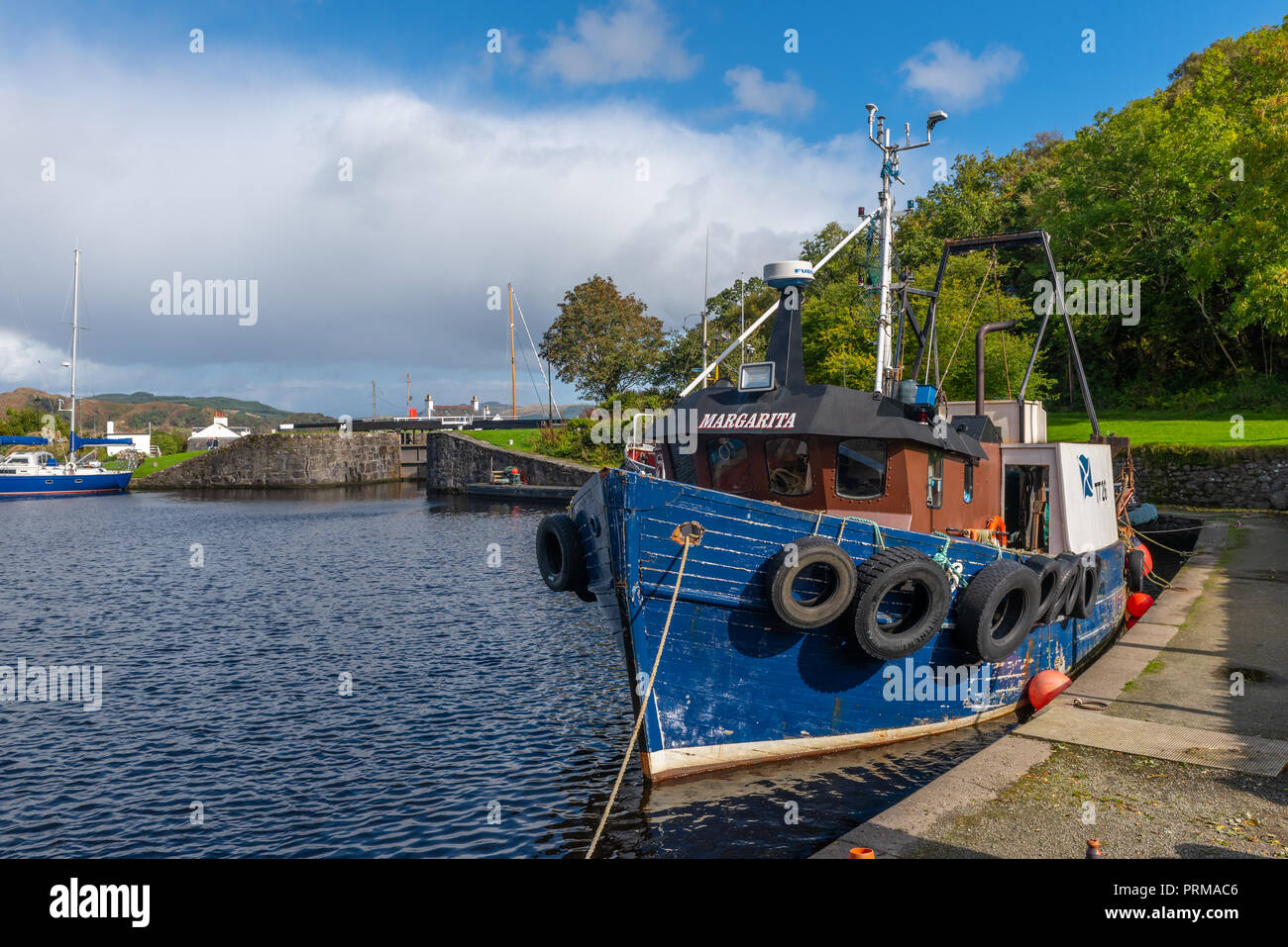 Die MV Margarita, ein hecktrawler, in den Kanal Becken an Crinan Schottland günstig Stockfoto