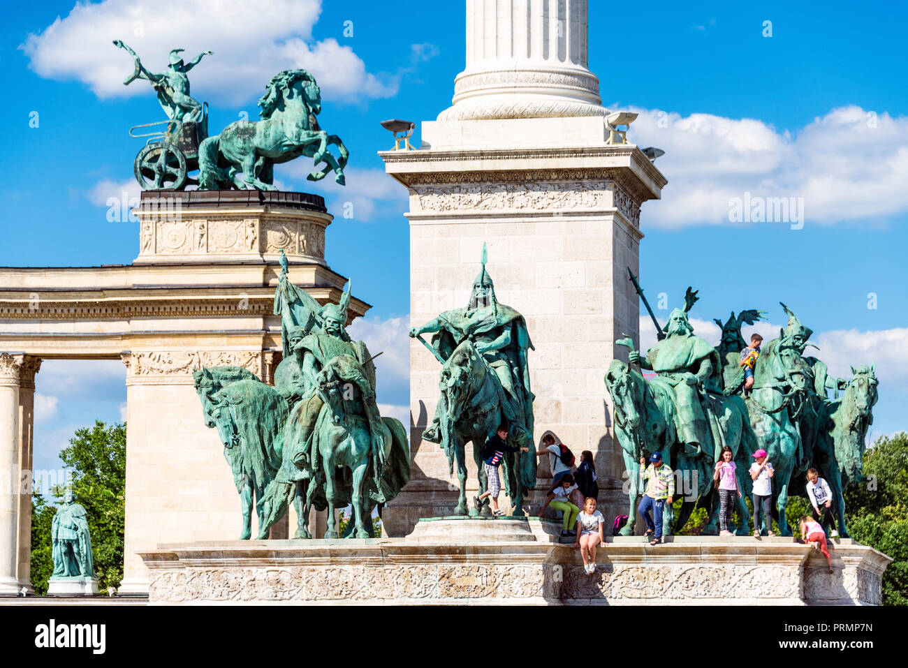 Staturen der wichtigen ungarischen Führer auf dem Heldenplatz, einem der größten Plätze in Budapest, Ungarn Stockfoto