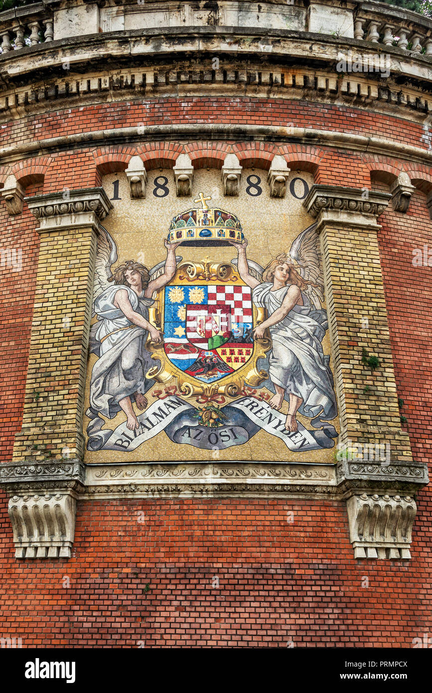 Antike Mosaik Wappen des Königreichs Ungarn in Budapest. Stockfoto