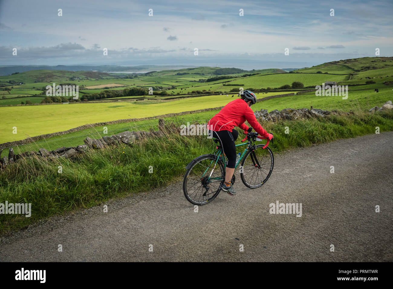 Frauen, die sich an die Damen der See Radfahren sportlich in Cumbria, Großbritannien. Stockfoto