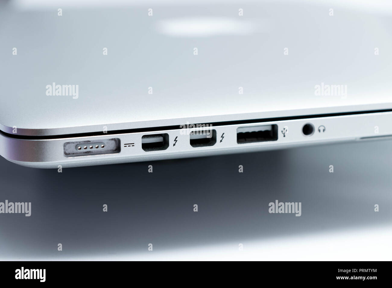 Computer Laptop Apple MacBook Pro USB HDMI-Anschluss Stockfotografie - Alamy