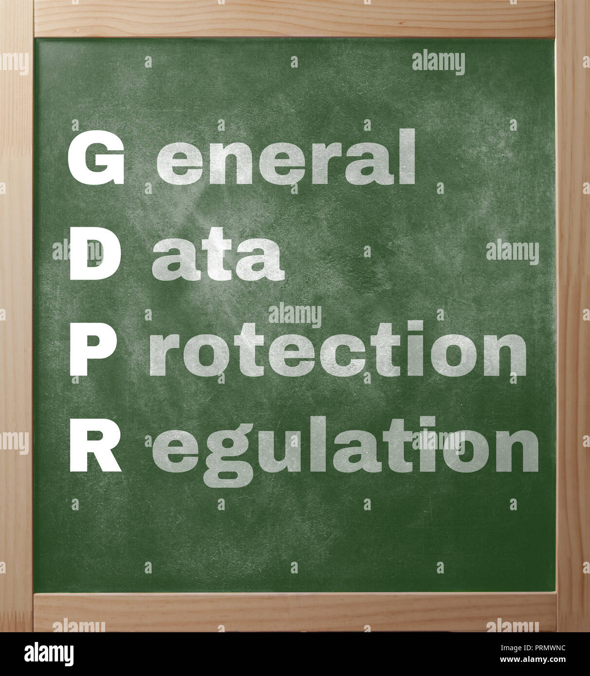 Allgemeine Daten Protectioin Verordnung text auf Schule greenboard in Holzrahmen Stockfoto
