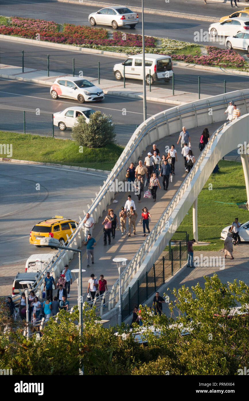 Fußgänger-Unterführung in der Stadt Izmir in der Türkei Stockfoto