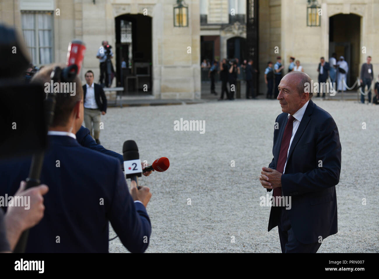 Juli 16, 2018 - Paris Frankreich: der französische Innenminister Gerard Collomb verlässt das Elysee Palace nach dem Empfang der französischen Mannschaft Fußball ist, daß die Weltmeisterschaft gewonnen. *** Frankreich/KEINE VERKÄUFE IN DEN FRANZÖSISCHEN MEDIEN *** Stockfoto