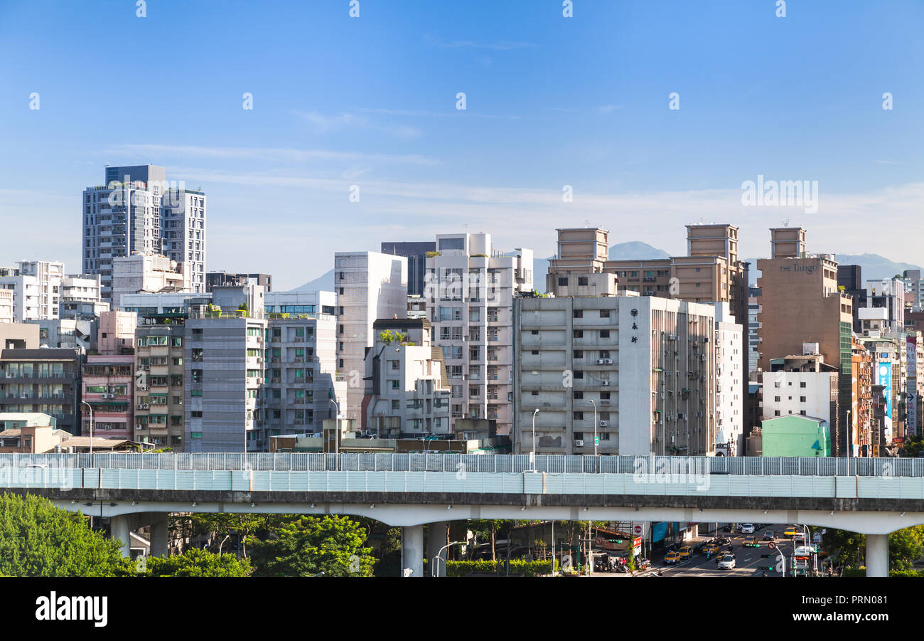 Taipei, Taiwan - 4. September 2018: Stadtbild der modernen Stadt Taipei, Skyline von Wohn häuser Stockfoto