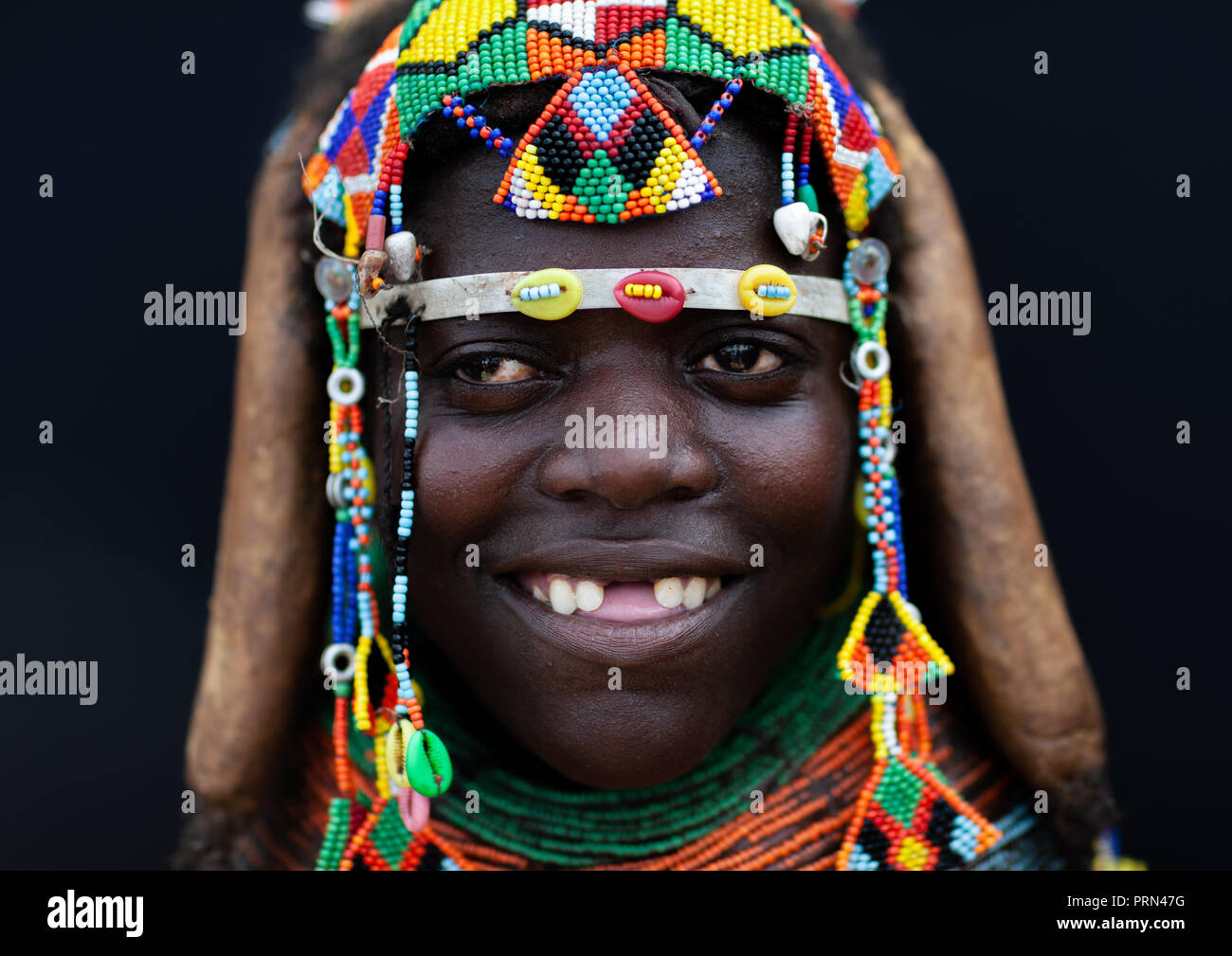 Porträt eines lächelnden Mumuhuila Stamm Frau, Huila Provinz, Chibia, Angola Stockfoto