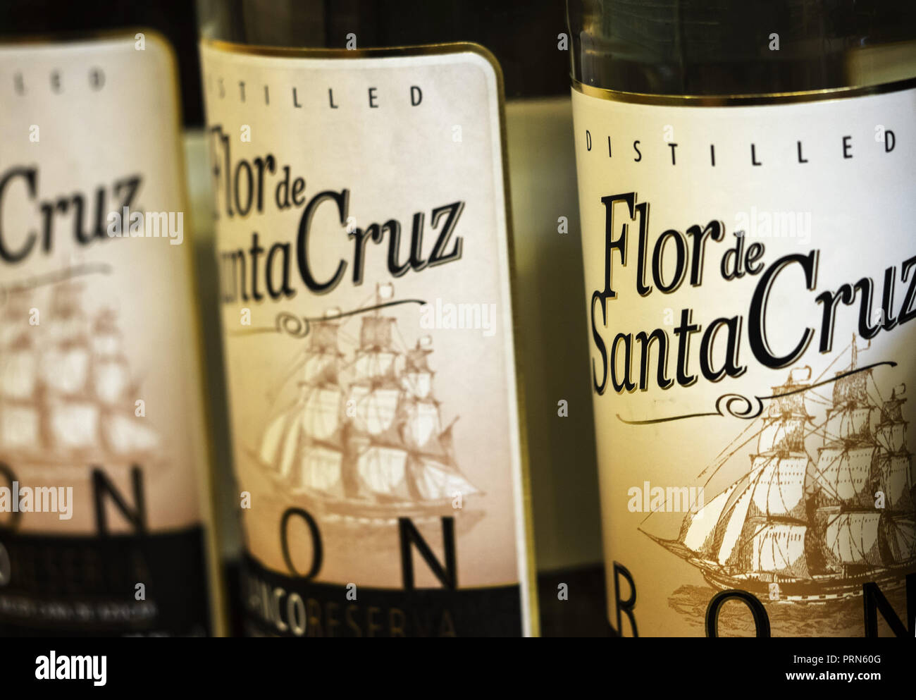 Kiew, Ukraine. 2. Okt, 2018. Flor de Santa Cruz in einem Geschäft gesehen. Rum Produktion Firma Beveland, Begud, Spanien. Quelle: Igor Golovniov/SOPA Images/ZUMA Draht/Alamy leben Nachrichten Stockfoto