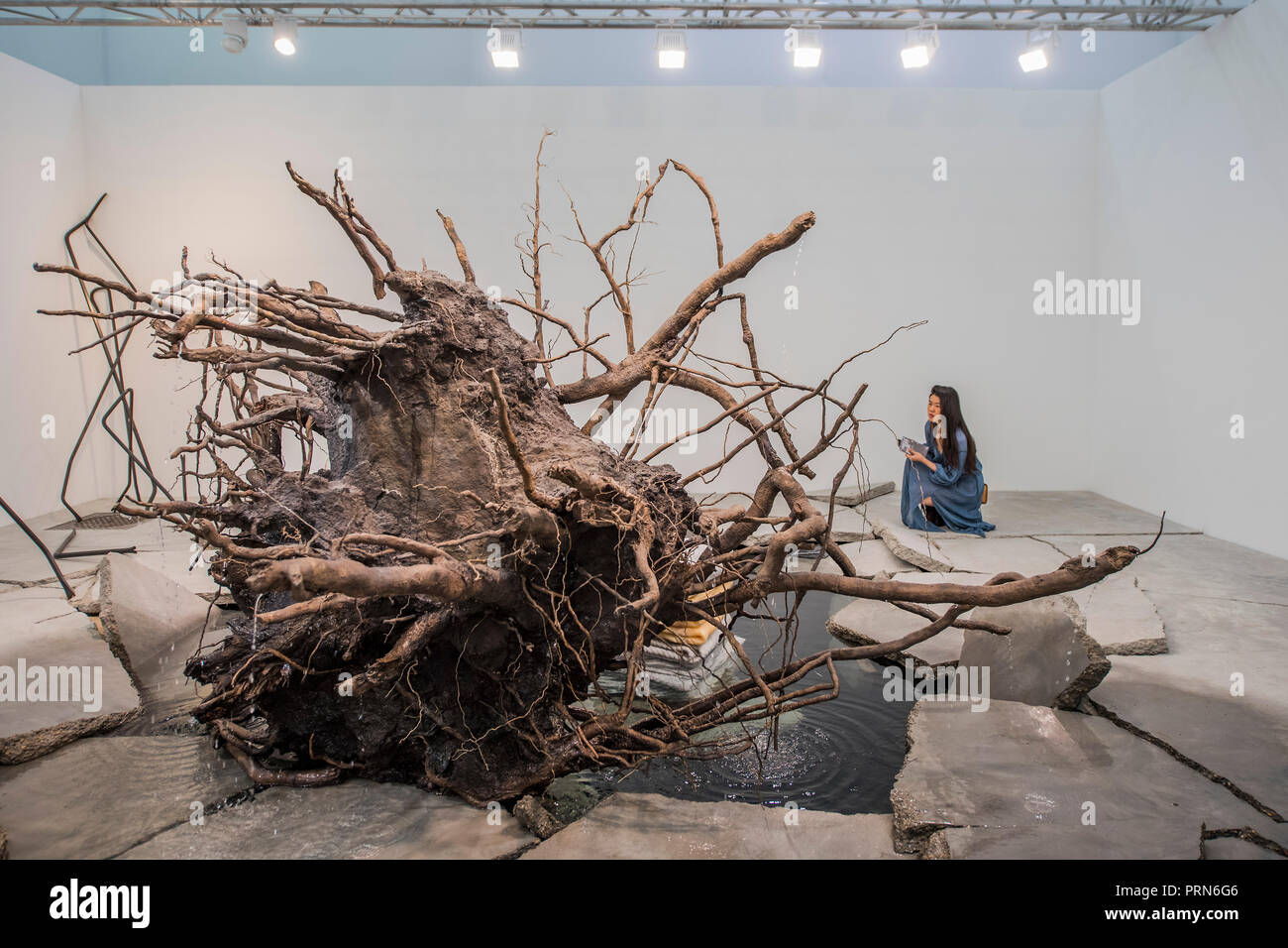 Regents Park, London, UK. 3. Okt 2018. Der Schamane, 2018, von Tatiana Trouve, Kamel Mennour - die Frieze Art Fair im Regents Park. Es bleibt bis zum 7. Oktober 2018 geöffnet. Credit: Guy Bell/Alamy leben Nachrichten Stockfoto
