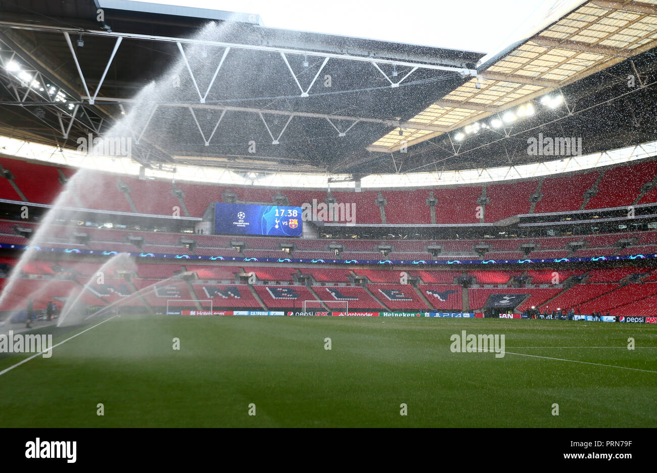 Wembley Stadion, London, UK. 3. Okt 2018. Allgemeine Ansicht von Wembley Stadium vor dem UEFA Champions League Gruppe B Übereinstimmung zwischen den Tottenham Hotspur und Barcelona im Wembley Stadion auf den 3. Oktober 2018 in London, England. (Foto von Leila Credit: PHC Images/Alamy leben Nachrichten Stockfoto