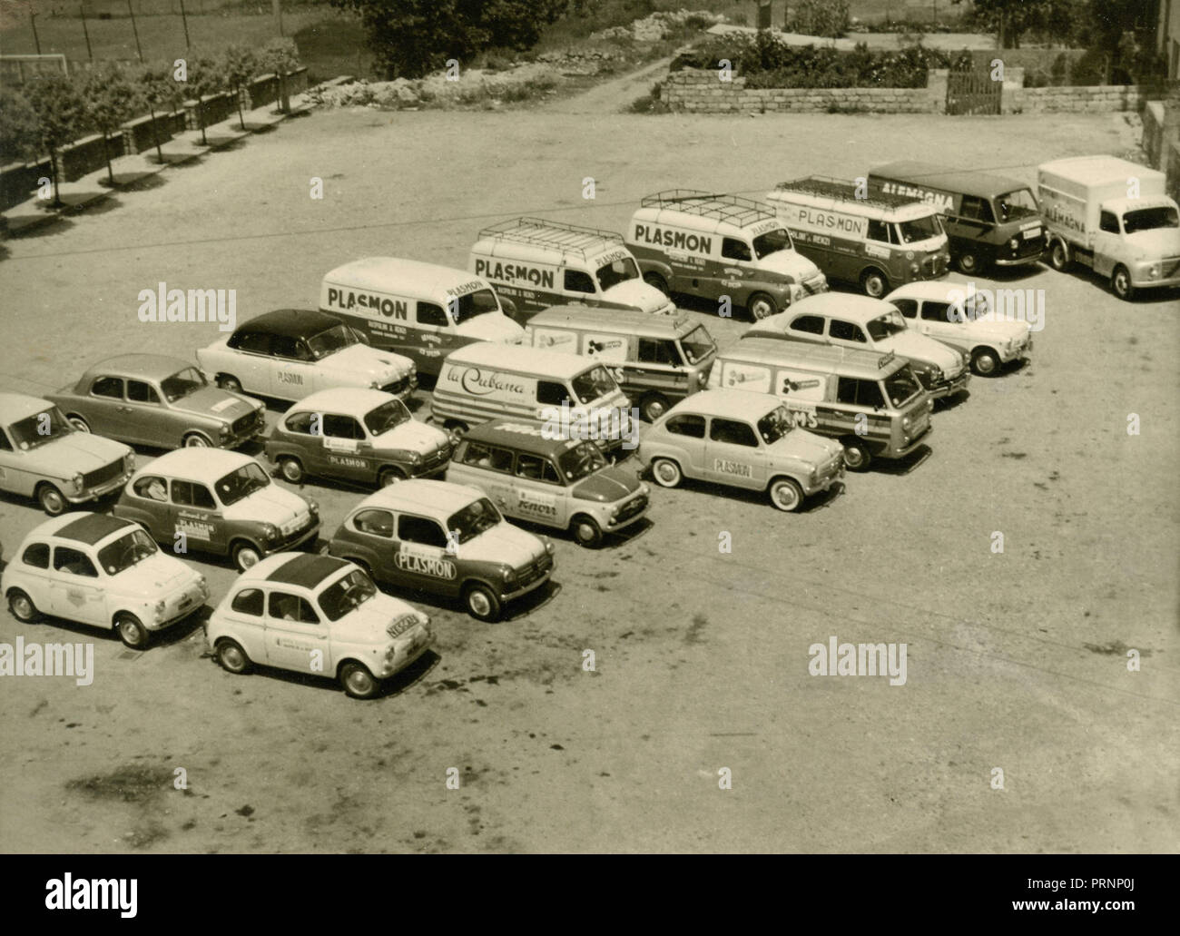 Geparkte Autos Werbung Plasmon Produkte, Italien 1960 Stockfoto