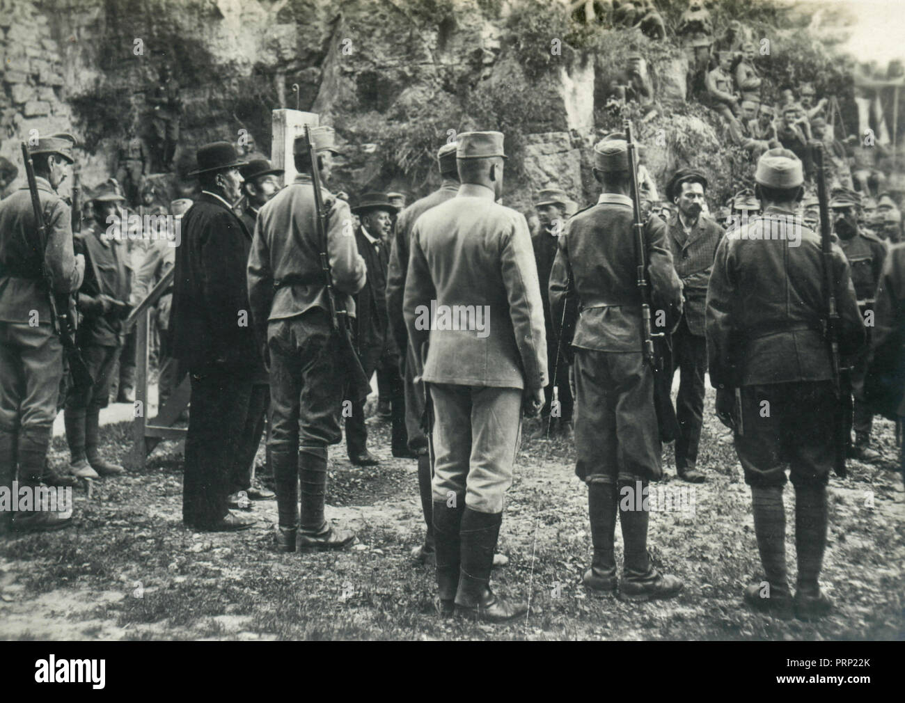 Italienischer patriot Cesare Battisti Hören des Satzes, 1916 Stockfoto