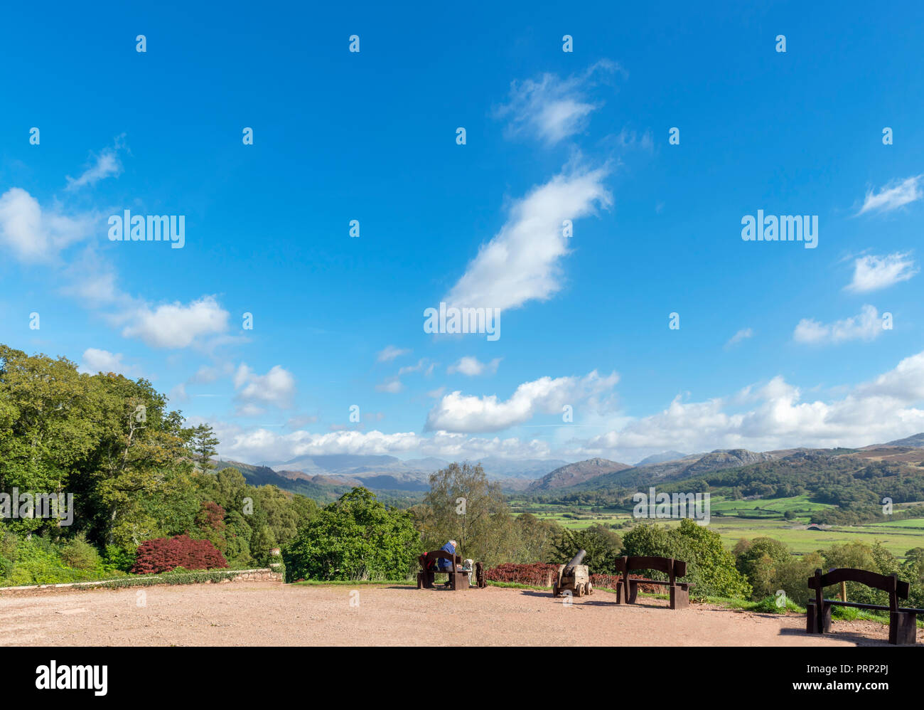 Blick hinunter Eskdale aus Gründen der Muncaster Castle, Ravenglass, Nationalpark Lake District, Cumbria, Großbritannien Stockfoto