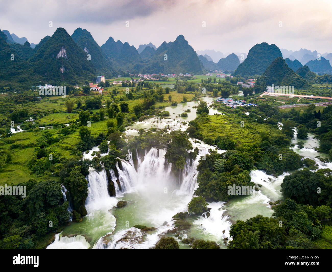 Ban Gioc Detian Wasserfall an der Grenze zwischen China und Vietnam Luftaufnahme Stockfoto