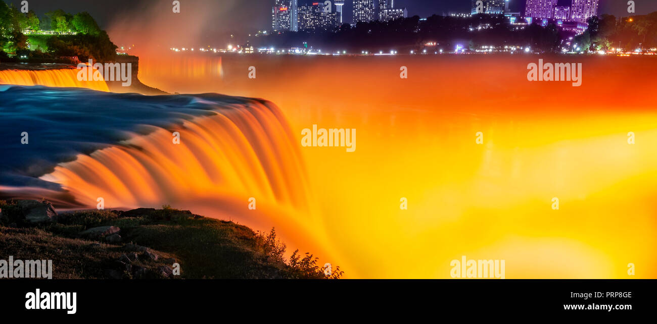 Niagara Fälle bei Nacht, American Falls Stockfoto