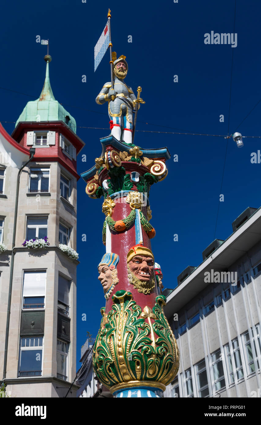 Die reich verzierten und attraktive Fritschi Brunnen in Kapellgasse, Luzern, Schweiz Stockfoto