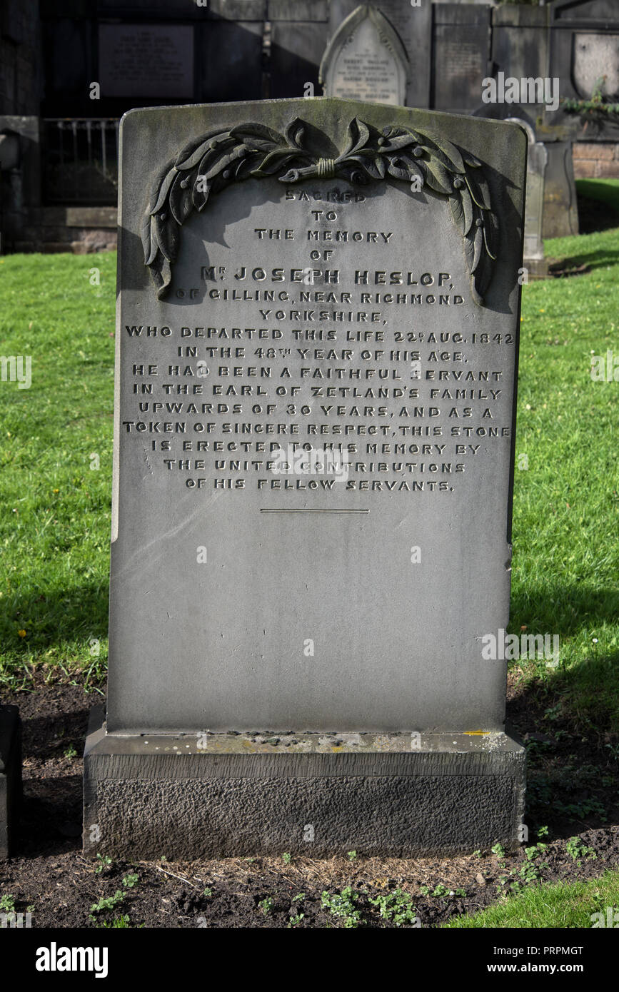 Joseph Heslop's Grabstein, ein treuer Diener in der Graf von Zetland Familie, Grabstein von den Vereinigten Beiträge seiner Mitknechte errichtet. Stockfoto