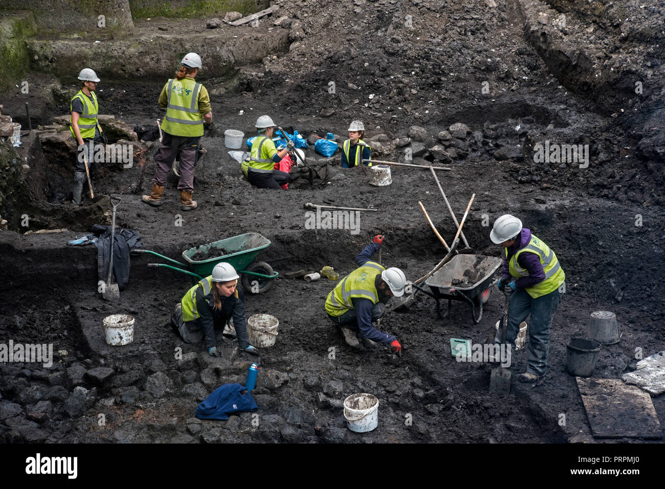 Archäologische Grabung in die Cowgate Bereich der Altstadt von Edinburgh vor der Entwicklung der Website. Stockfoto