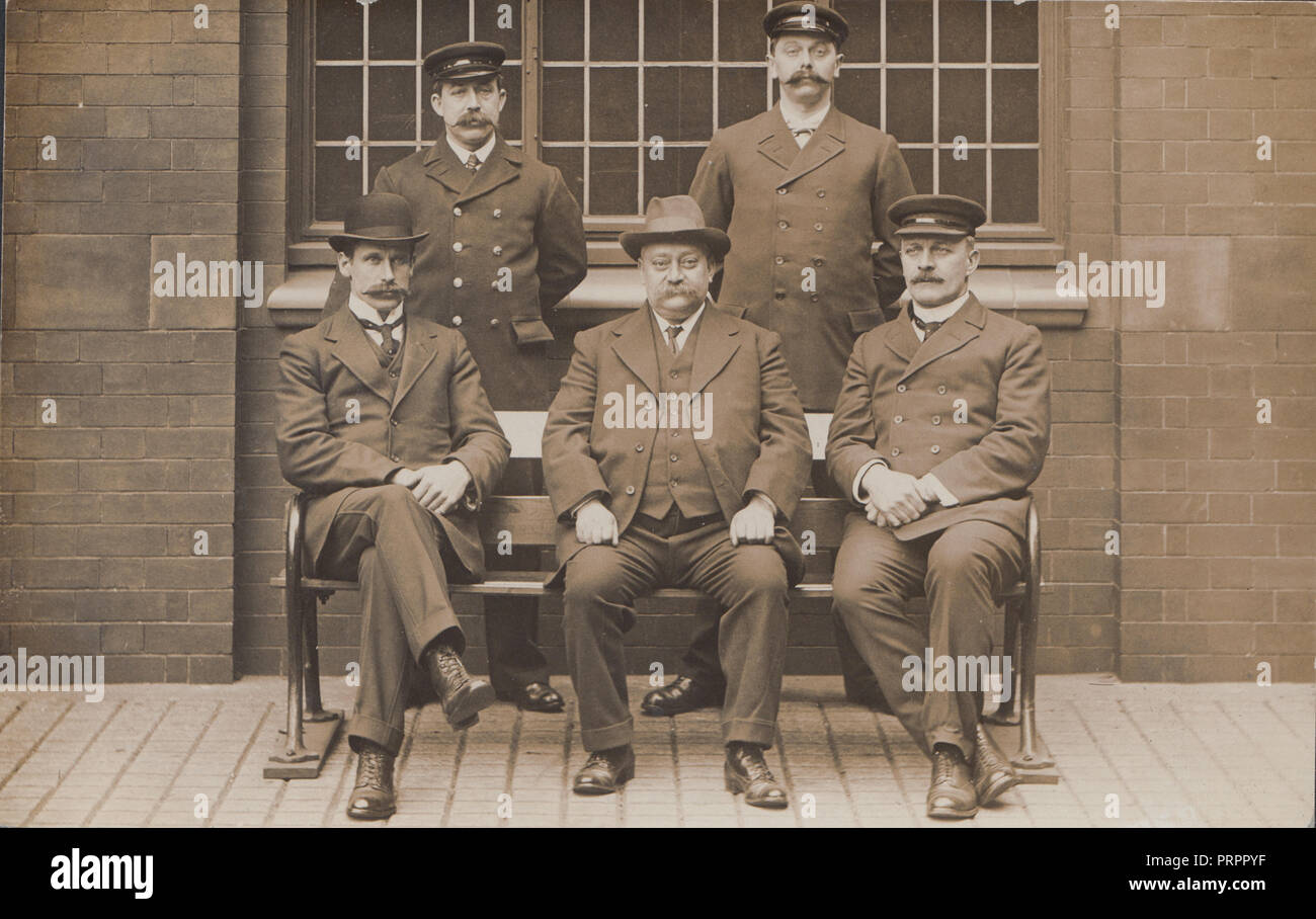 * Vintage Foto, einer Gruppe, einem der wichtigsten Führungskräfte der Feuerwehr Manchester, Lancashire, Großbritannien Stockfoto