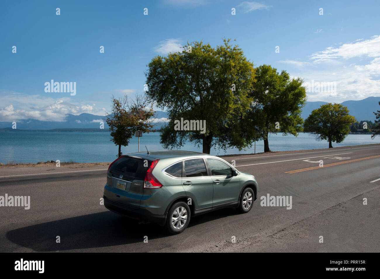 Straße in der Nähe von Flathead Lake in Polson, Montana Stockfoto