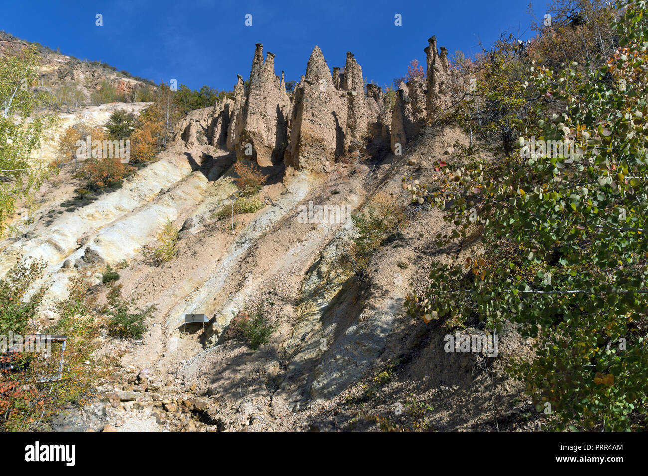 Herbst Landschaft der Stadt Rock der Gründung Teufel in Radan Berg, Serbien Stockfoto