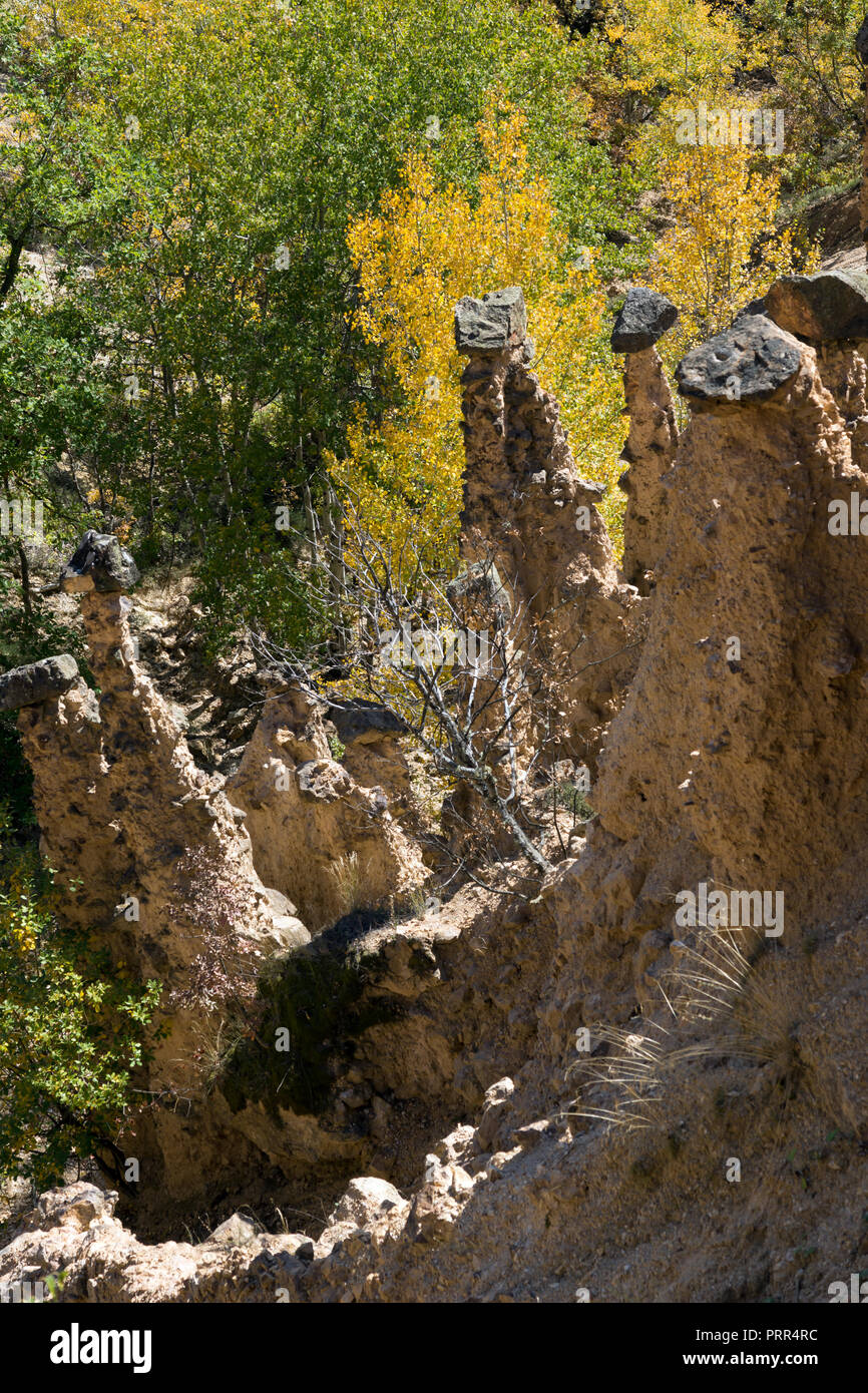 Herbst Landschaft der Stadt Rock der Gründung Teufel in Radan Berg, Serbien Stockfoto