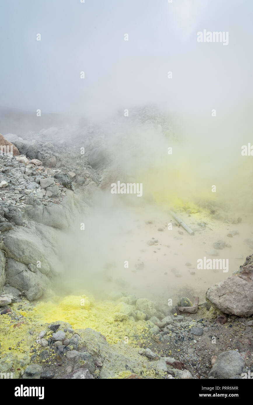 Krater Des Vulkan La Soufriere Guadeloupe Stockfotografie Alamy