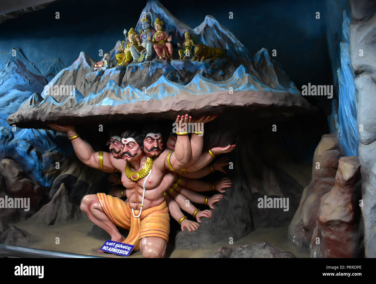 Murudeshwar Cave Museum, Karnataka, Indien: Ravana (König von Lanka) betete und betete an Lord Shiva Stockfoto