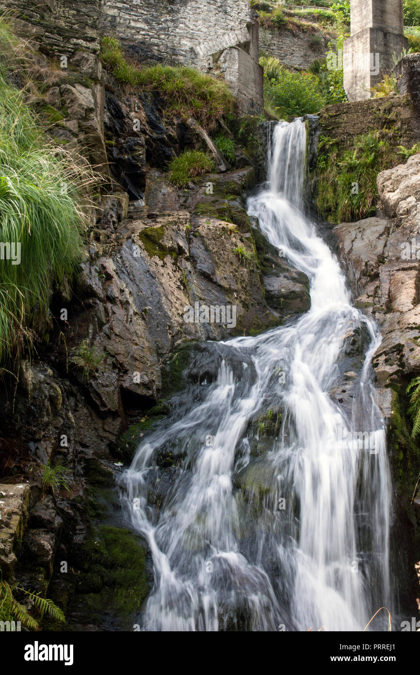 Schönen Wasserfall an der Laxey Wheel Ort, Laxey, von der Insel Man Stockfoto