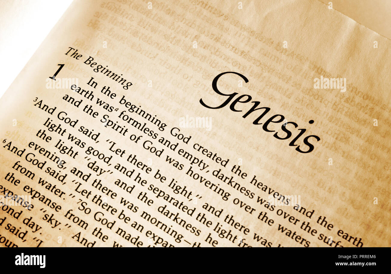 Seite Die In Der Bibel Genesis Kapitel 1 Vers 1 Am Anfang Offen Stockfotografie Alamy