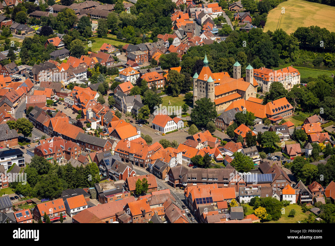 Stiftskirche St. Bonifatius mit Schloss, Freckenhorst Freckenhorst, Warendorf, Bezirk Münsterland Stockfoto