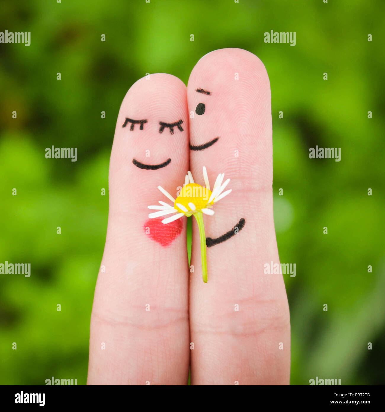 Gesicht Malen Auf Den Fingern Der Mensch Ist Mit Blumen Auf Eine Frau Stockfotografie Alamy