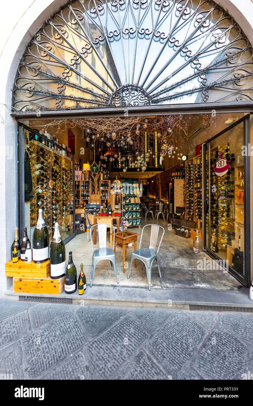 Winer und Champagner Verkäufe, Lucca, Italien Stockfoto