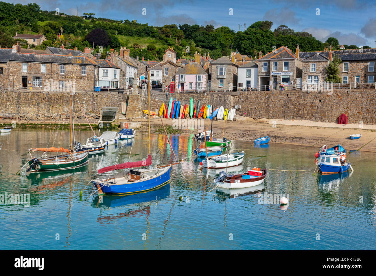 16. Juni 2018: Fowey, Cornwall, Großbritannien - den Hafen und das Dorf. Stockfoto