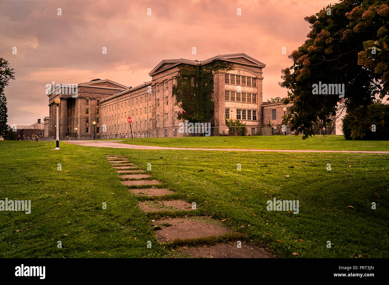 UTICA, NY, USA - OCT. 03, 2018: Die utica im Psychiatrischen Zentrum, auch bekannt als Utica State Hospital, in Utica am 16. Januar 1843 eröffnet und ist in einem historischen Fa Stockfoto