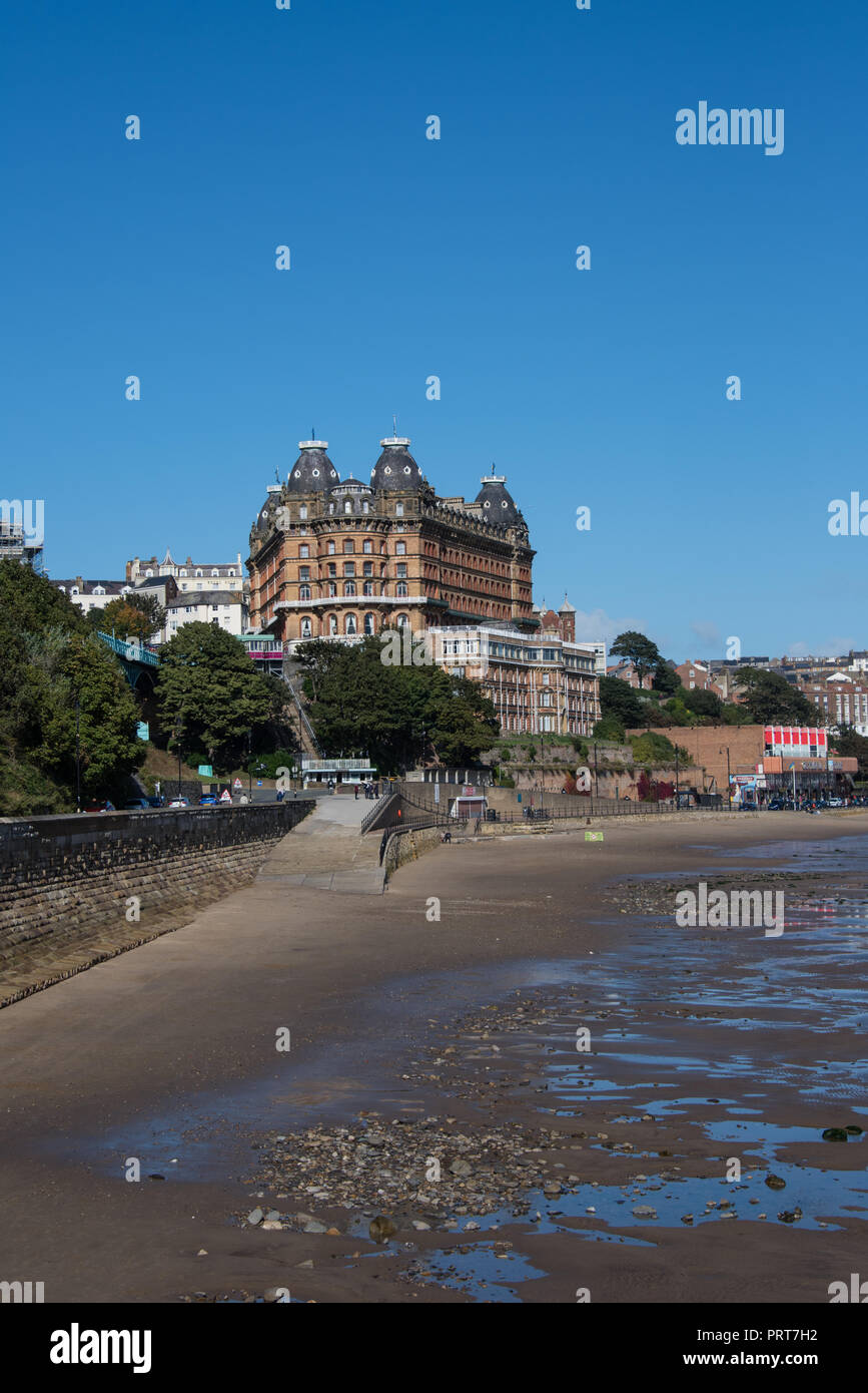 Das Grand Hotel Scarborough am Meer und die Seilbahn gelegen Stockfoto