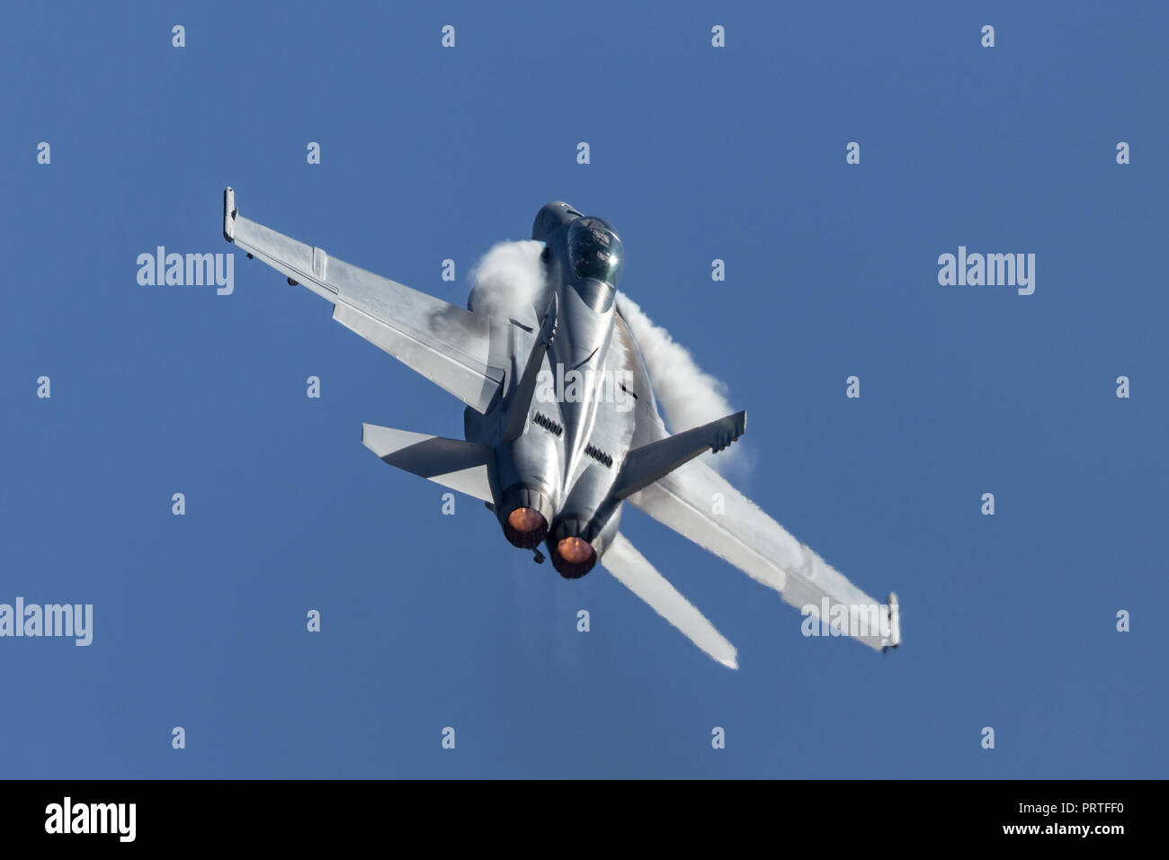 Royal Australian Air Force (RAAF) Boeing F/A-18F Super Hornet multirole Fighter Aircraft ein 44-222 bei RAAF Amberley in Queensland. Stockfoto