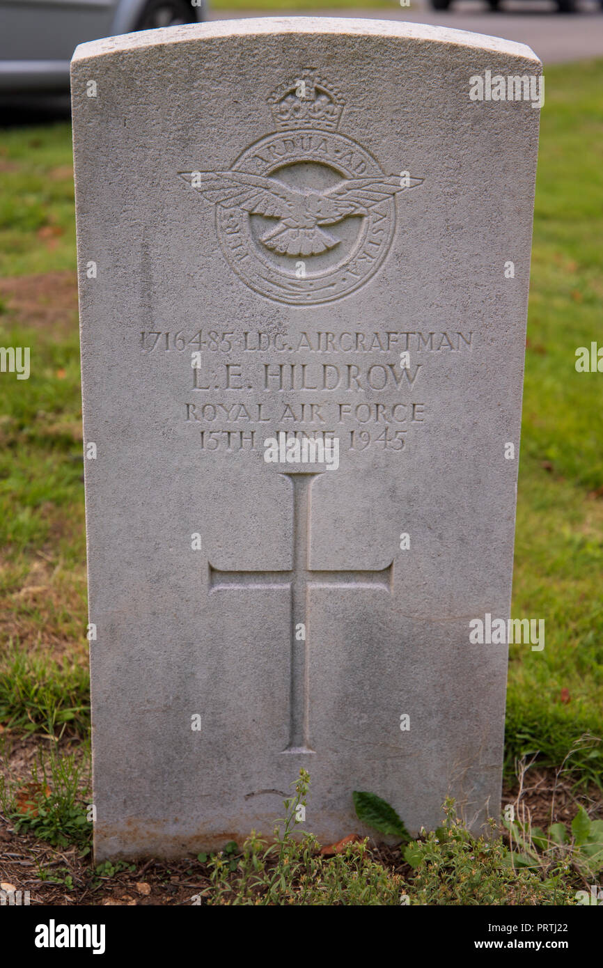 Commonwealth Kriegsgräber Kommission Grab von Leonard Edward Hildrow der Royal Air Force Volunteer Reserve, Haycombe Friedhof, Badewanne UK Stockfoto