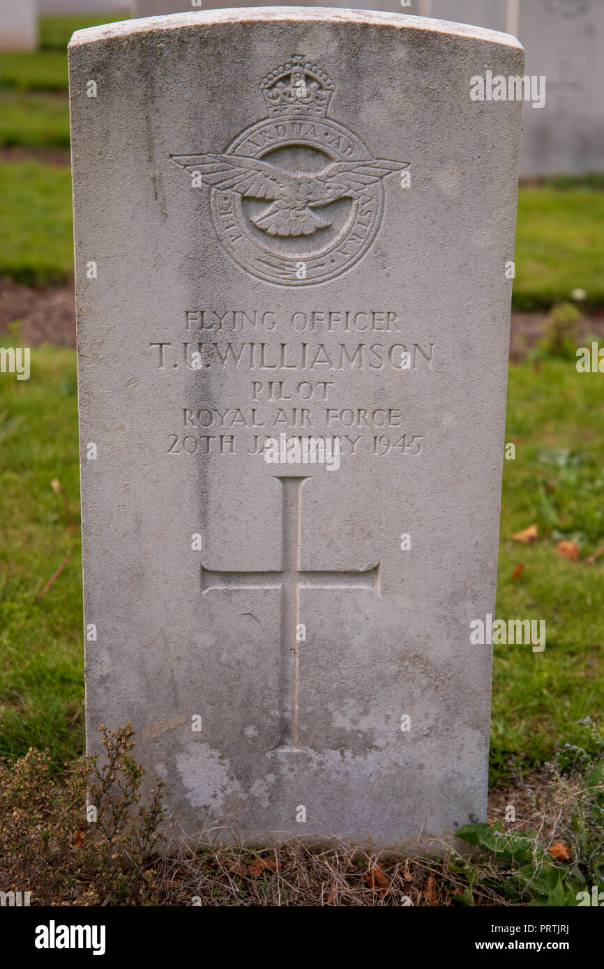 Commonwealth Kriegsgräber Kommission Grab von Tom Urmson Williamson von der Royal Air Force Volunteer Reserve, Haycombe Friedhof, Badewanne UK Stockfoto