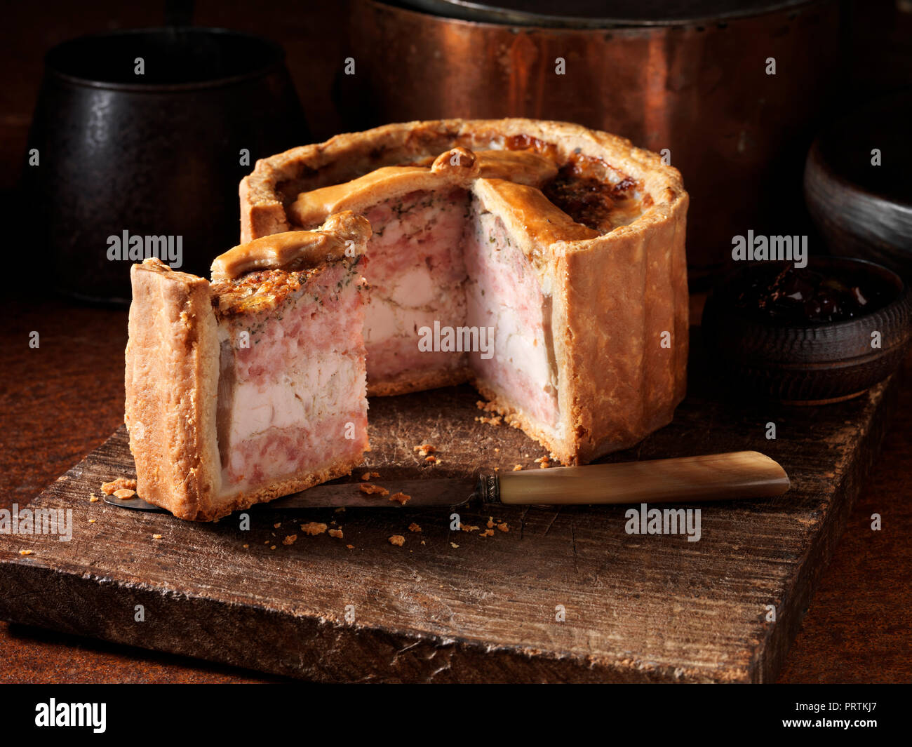 Angehobene Schweinefleisch und Chicken Pie Stockfoto