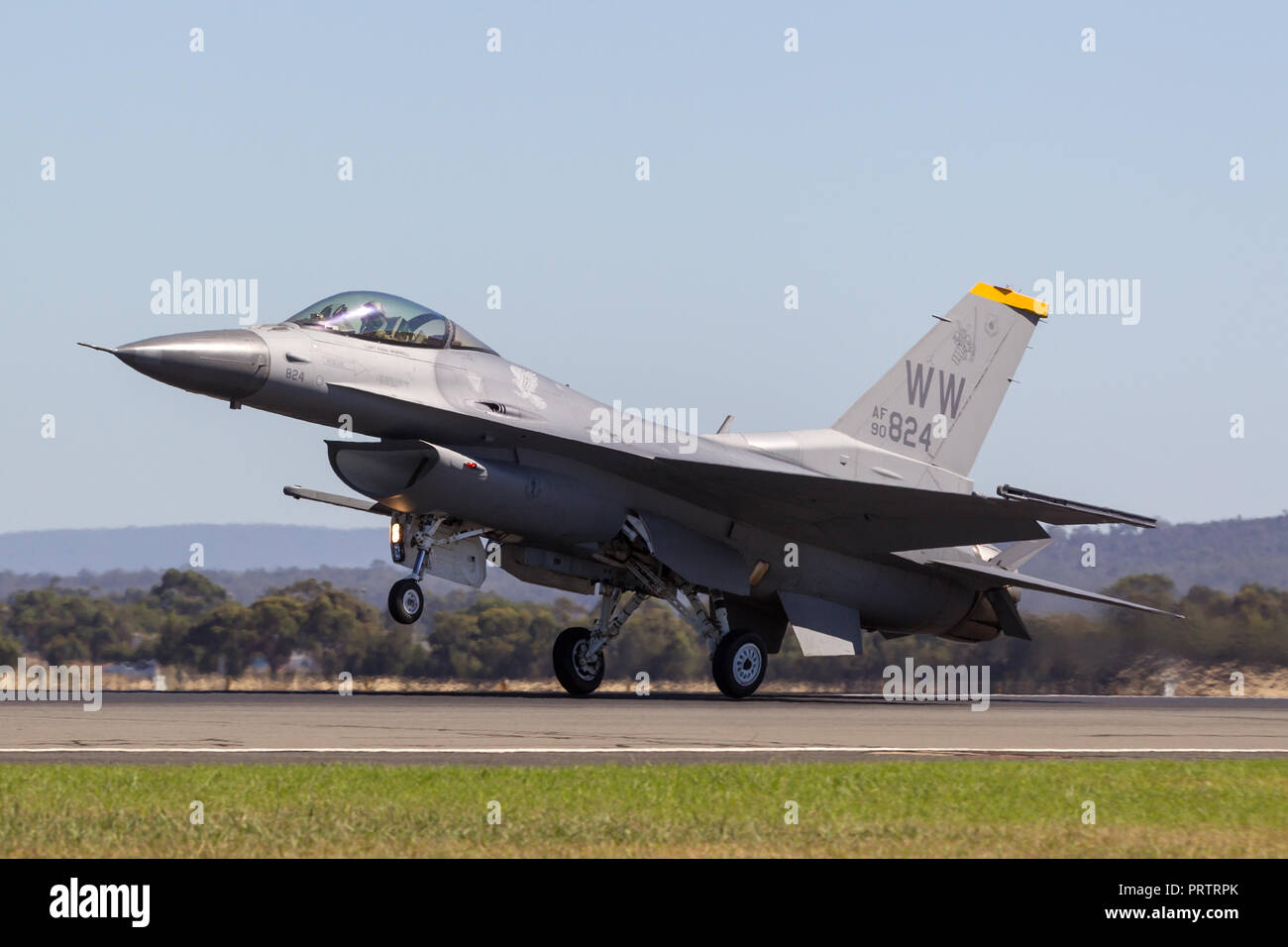 United Staes Air Force (USAF) Lockheed F-16CJ Fighting Falcon 90-0824 aus dem 14 Fighter Squadron, 35th Fighter Wing in Misawa Air Base, Japan. Stockfoto
