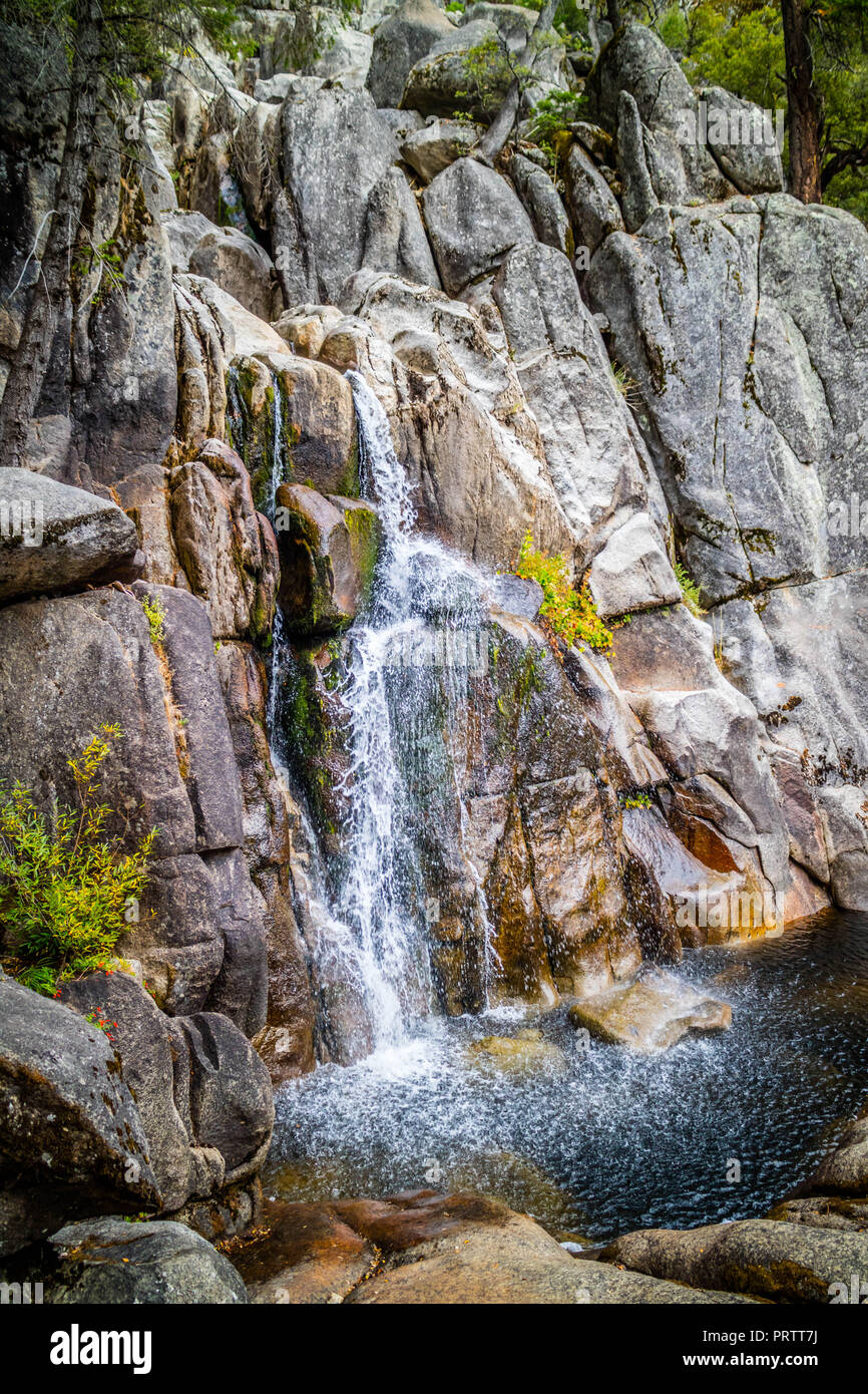 Ein kleiner Wasserfall im Yosemite National Park, Kalifornien Stockfoto
