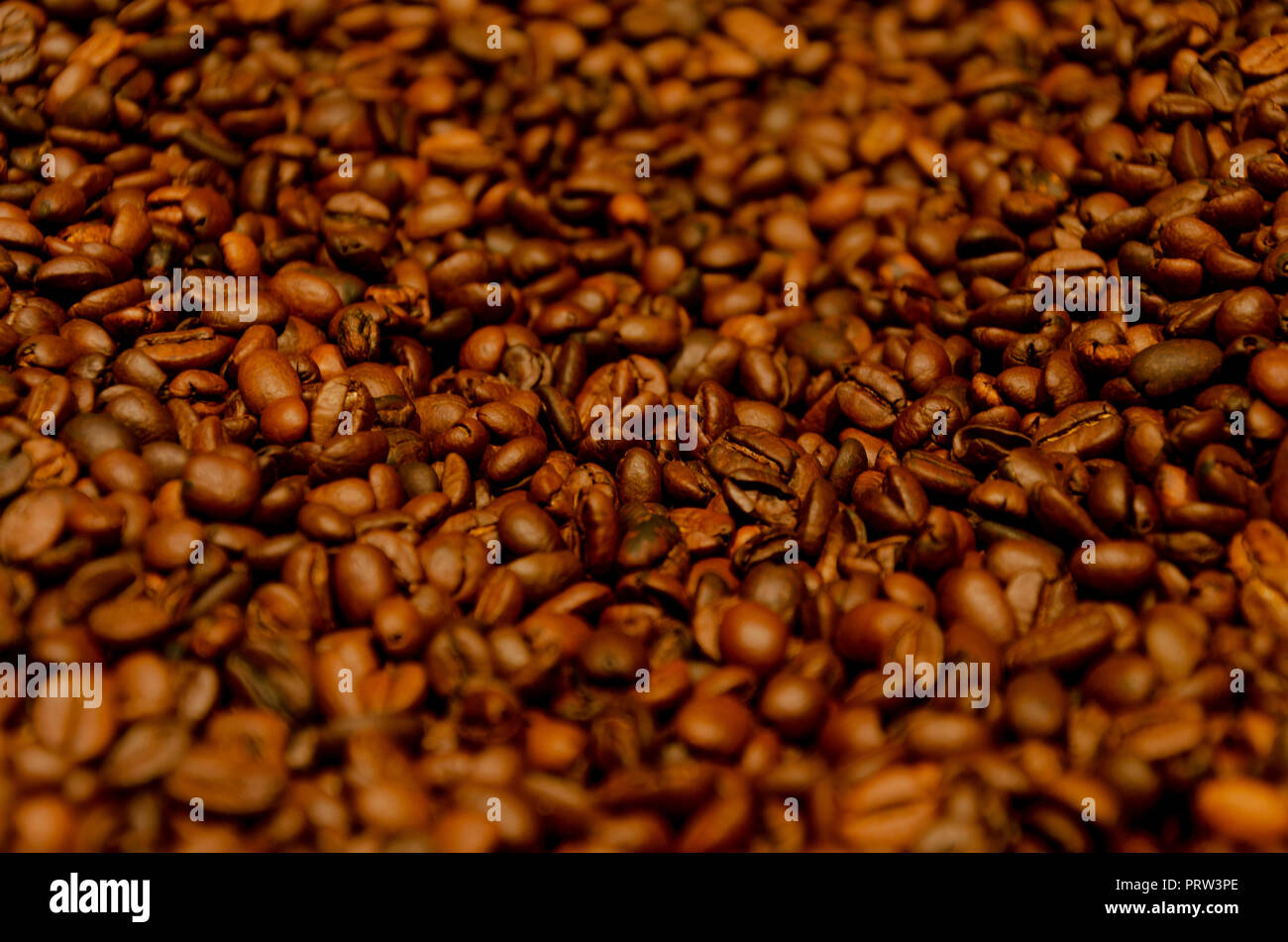 Farbenfrohe Kaffee Bohnen Hintergrund, netten Fokus Stockfoto